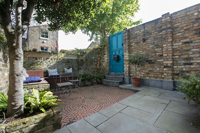 2 Bedroom Flat For Sale In Shenley Road, Camberwell, SE5