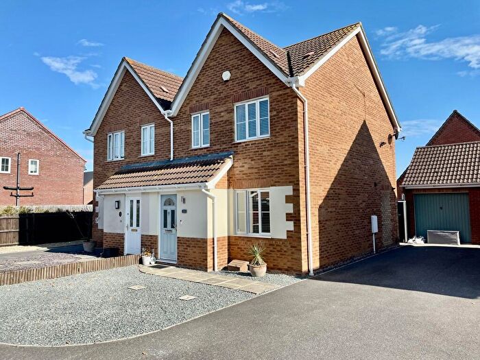 3 Bedroom Semi-Detached House For Sale In Meadow Walk, Cowbit, PE12