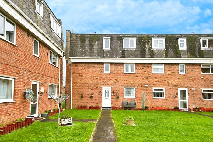 2 Bedroom Maisonette For Sale In Kimmeridge Close, Swindon, SN3