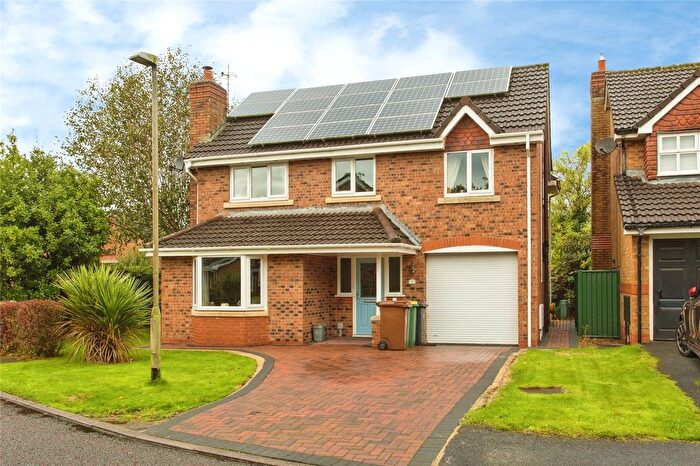 4 Bedroom Semi Detached House For Sale In Pendle Hill Close, Grimsargh, Preston, Lancashire, PR2