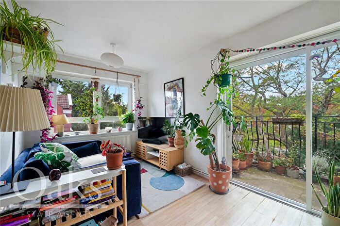 2 Bedroom Flat For Sale In Upper Tulse Hill, Tulse Hill, SW2