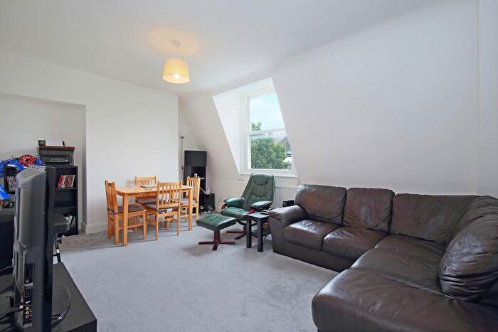 3 Bedroom Apartment To Rent In Birnam Road, N4