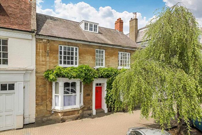 4 Bedroom Terraced House For Sale In High Street, Olney, MK46