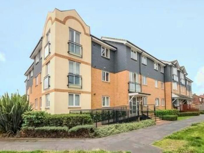 1 Bedroom Flat To Rent In Bowes Road, Staines-Upon-Thames, TW18