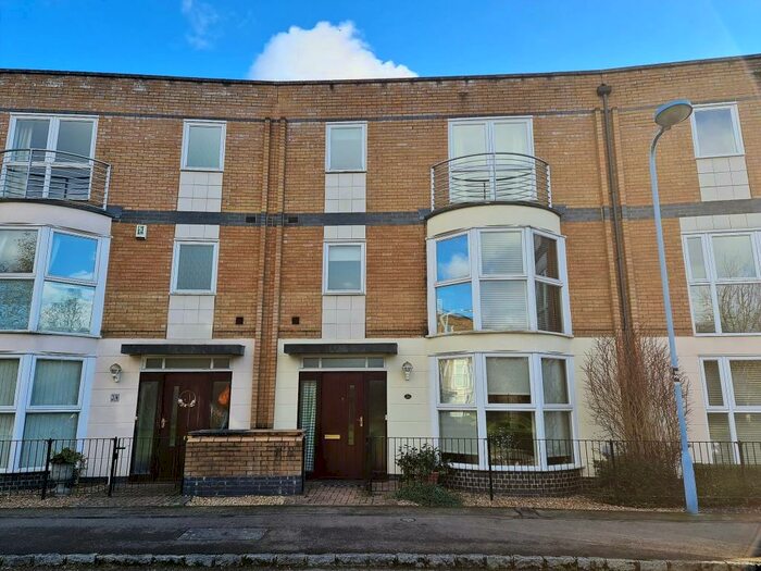 5 Bedroom Terraced House For Sale In Milton Road, Milton Keynes, MK10