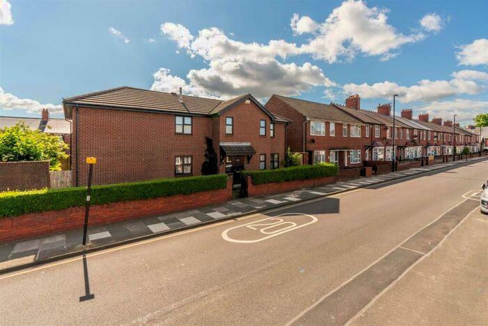 4 Bedroom Semi-Detached House To Rent In Park Road, Wallsend, NE28