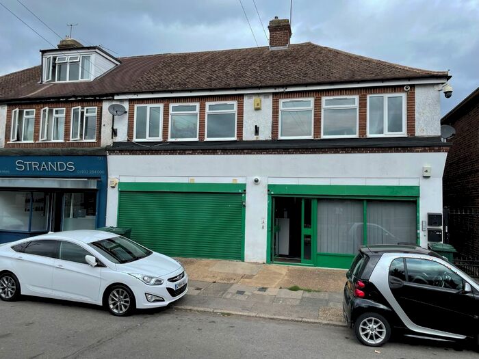 2 Bedroom Flat To Rent In Green Lane, Shepperton, TW17