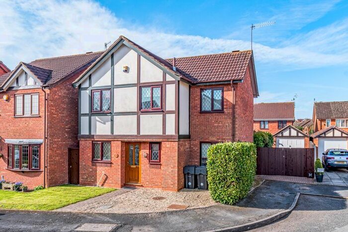 3 Bedroom Detached House To Rent In Mill Close, Stoke Heath, Bromsgrove, B60