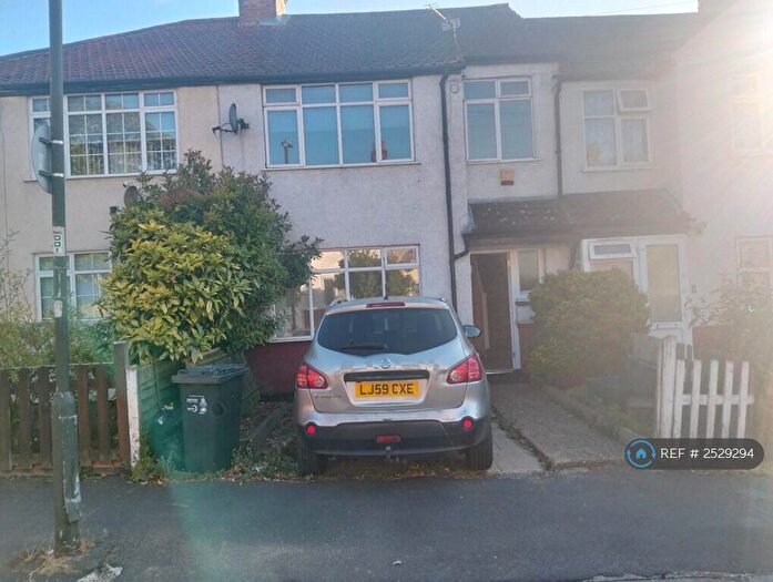 3 Bedroom Terraced House To Rent In De'arn Gardens, Mitcham, CR4
