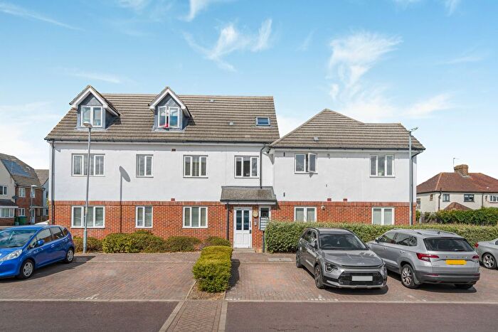 2 Bedroom Flat For Sale In West Molesey, Surrey, KT8