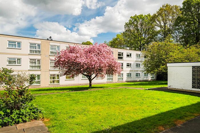 2 Bedroom Flat To Rent In Hornbeam Road, Buckhurst Hill, IG9