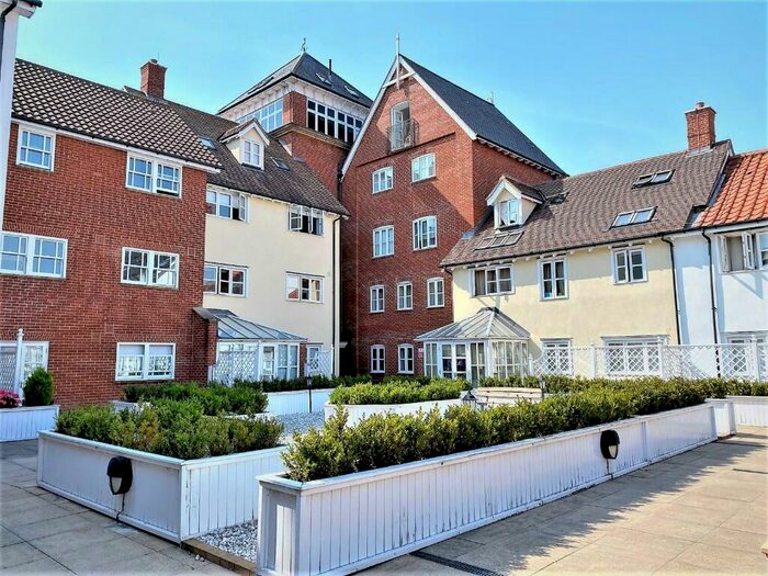 2 Bedroom Apartment To Rent In Hart Street, Brentwood, Essex, CM14