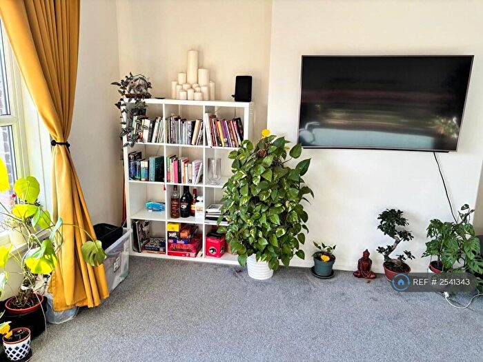 2 Bedroom Flat To Rent In Colworth Grove, London, SE17