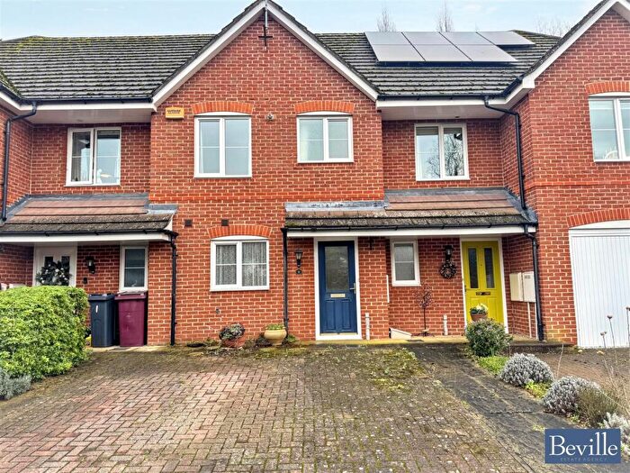 3 Bedroom Terraced House For Sale In Bluebell Gardens, Emmer Green, Reading, RG4