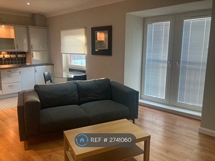 2 Bedroom Flat To Rent In Thornwood Avenue, Glasgow, G11