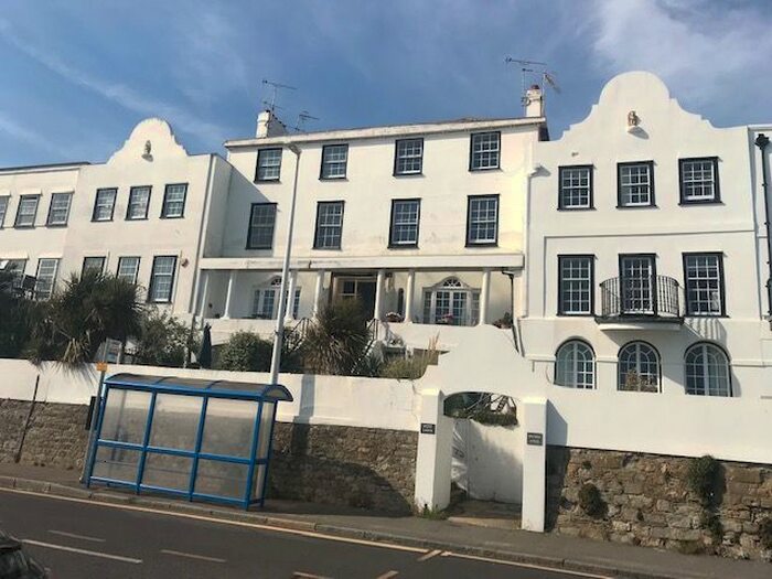 1 Bedroom Flat To Rent In West Lawn, Sandgate, Folkestone, Kent CT20