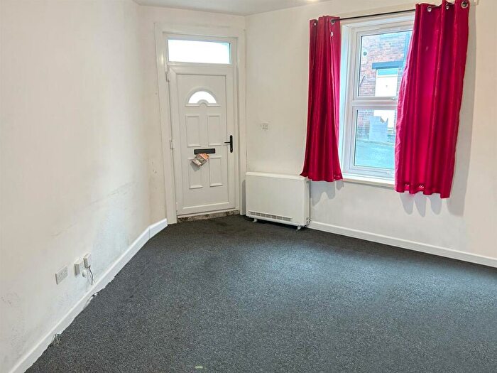 1 Bedroom End Of Terrace House For Sale In Barras Garth Road, Wortley, Leeds, LS12