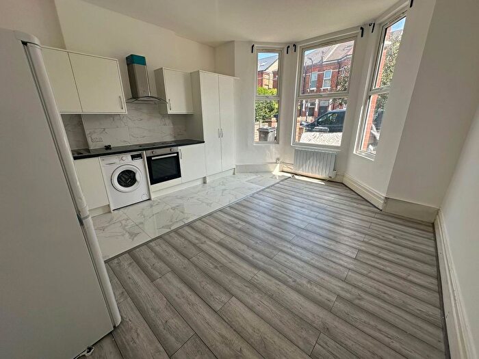 1 Bedroom Flat To Rent In London, NW2