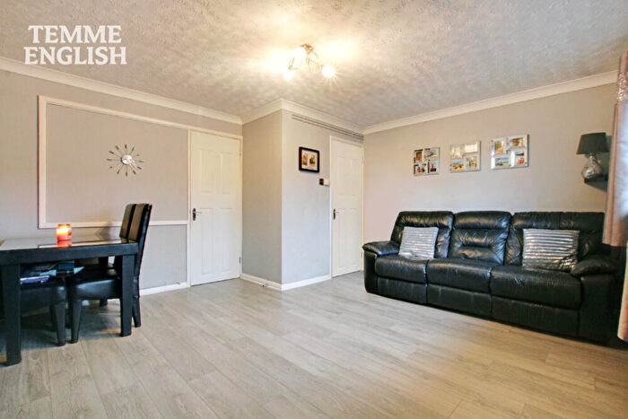 1 Bedroom Flat For Sale In Gaywood, Laindon, Essex, SS15