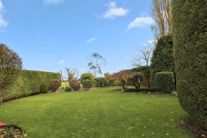 3 Bedroom Detached Bungalow For Sale In Newton Road, Rushden, NN10