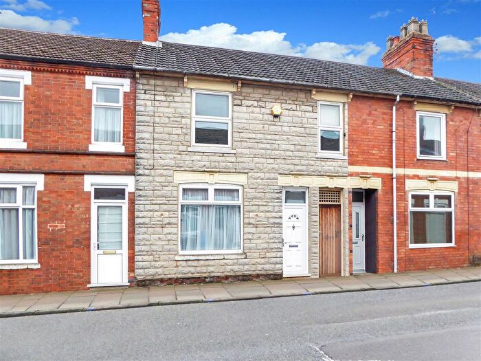 3 Bedroom Terraced House To Rent In Regent Street, Kettering, NN16