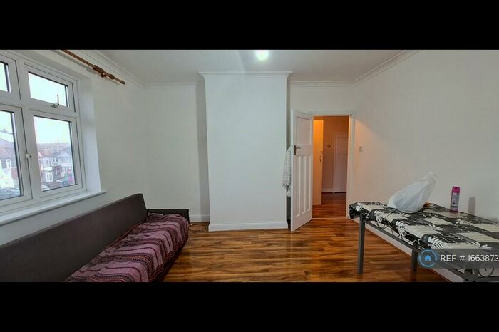 2 Bedroom Maisonette To Rent In Chestnut Court, Wembley, HA0