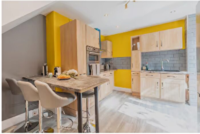 3 Bedroom House To Rent In Greswold Close, CV4