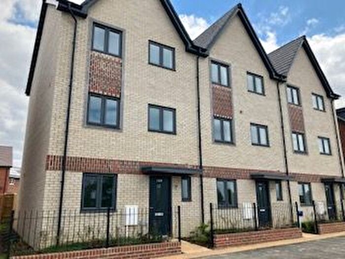 4 Bedroom Property To Rent In Barrosa Way, Whitehouse, Milton Keynes, MK8