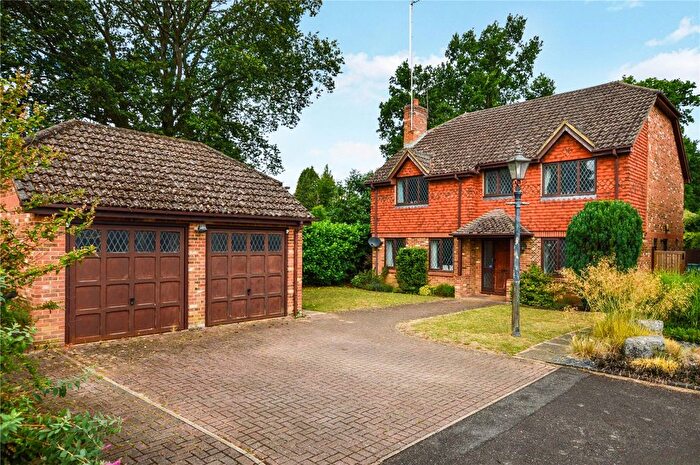 4 Bedroom Detached House To Rent In Melbury Close, West Byfleet, Surrey, KT14