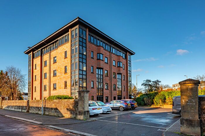 2 Bedroom Flat For Sale In Fenwick Place, Giffnock, Glasgow, G46