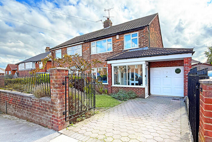 3 Bedroom Semi-Detached House For Sale In Kingsley Drive, Harrogate, HG1