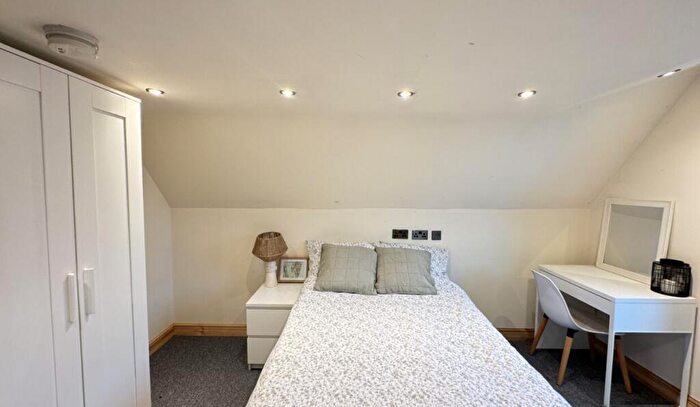 10 Bedroom End Of Terrace House To Rent In West Parade - Bed, LN1