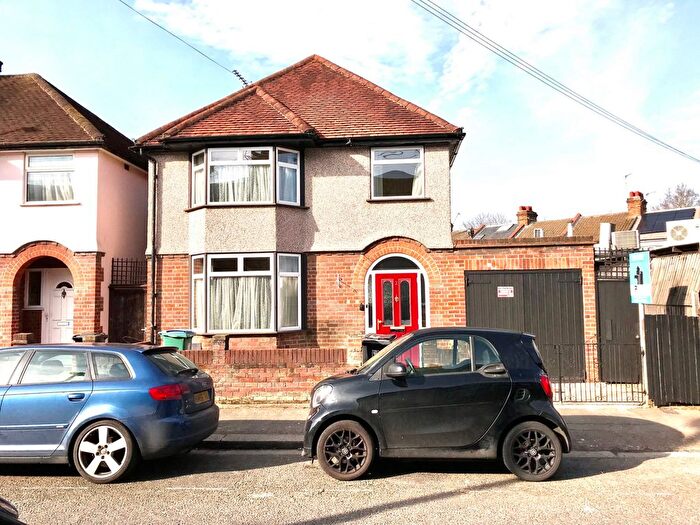 3 Bedroom Detached House To Rent In Euston Avenue, Watford, WD18