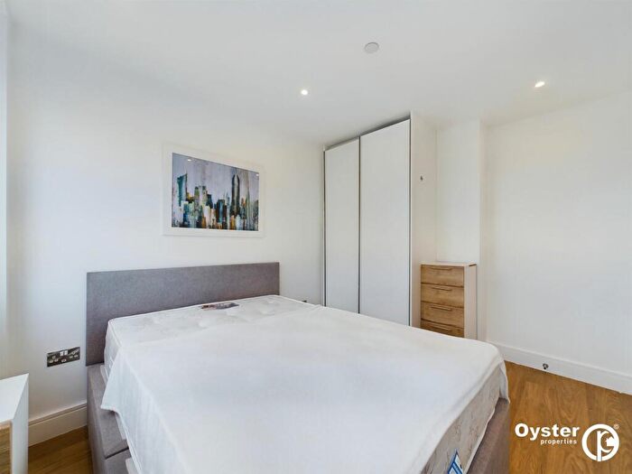 1 Bedroom Flat To Rent In South Street, Papermill House, RM1