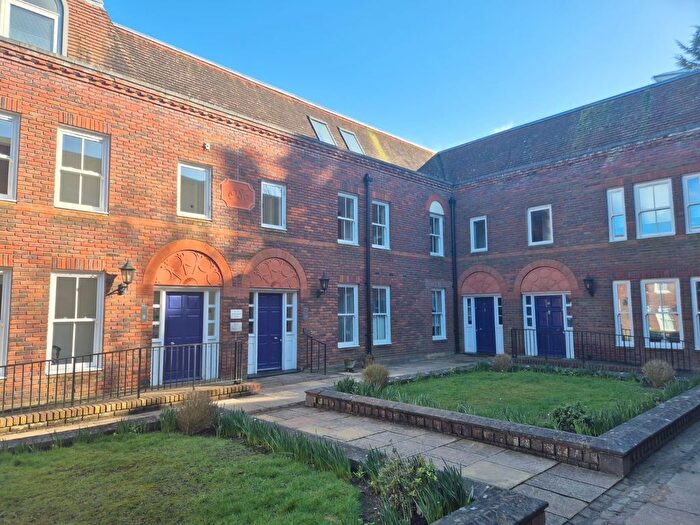 1 Bedroom Flat To Rent In Oxford Road, Aylesbury, HP19