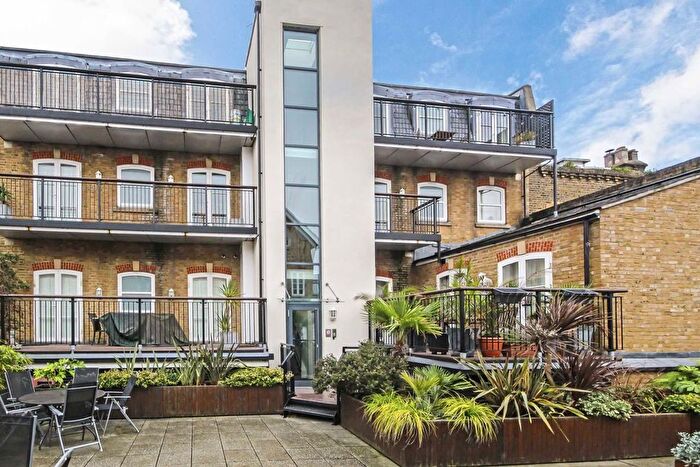 2 Bedroom Flat To Rent In Feltham Avenue, East Molesey, KT8
