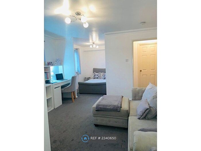 1 Bedroom Flat To Rent In Latimer Drive, Hornchurch, RM12