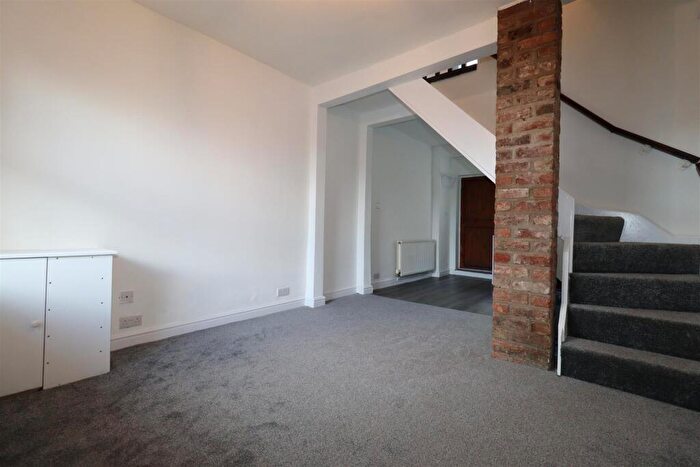 2 Bedroom Terraced House To Rent In London Road, Macclesfield, SK11