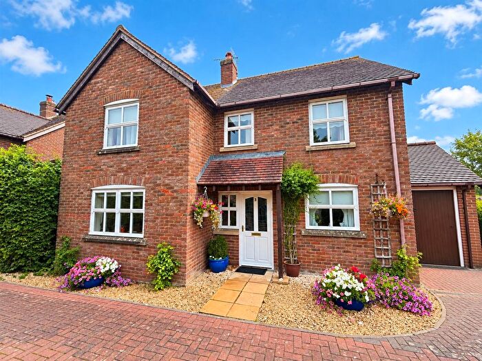 4 Bedroom Detached House For Sale In White Horse View, Cherhill, Calne, SN11