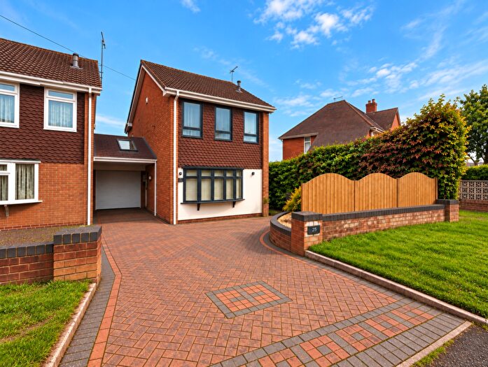 3 Bedroom Link Detached House For Sale In The Ridgeway, Sedgley, DY3