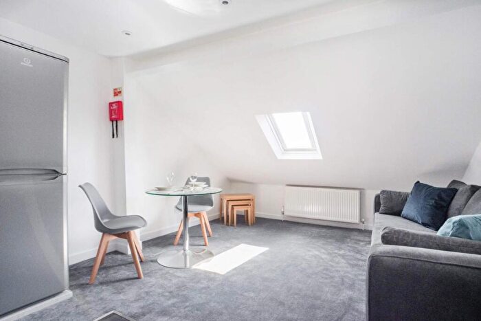 2 Bedroom Flat To Rent In Mapperley Road, Nottingham, NG3