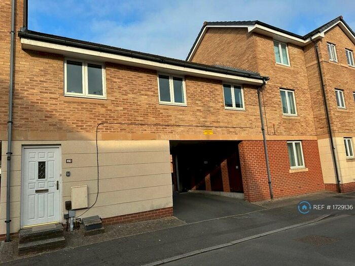 2 Bedroom Flat To Rent In Padstow Road, Swindon, SN2