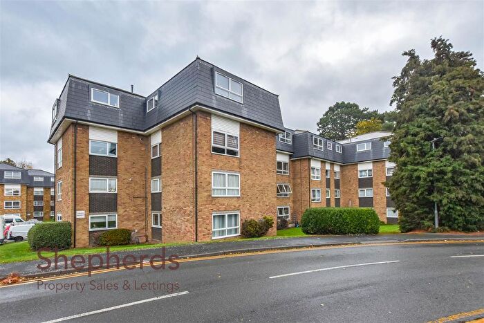 1 Bedroom Flat For Sale In Lampits, Hoddesdon, EN11