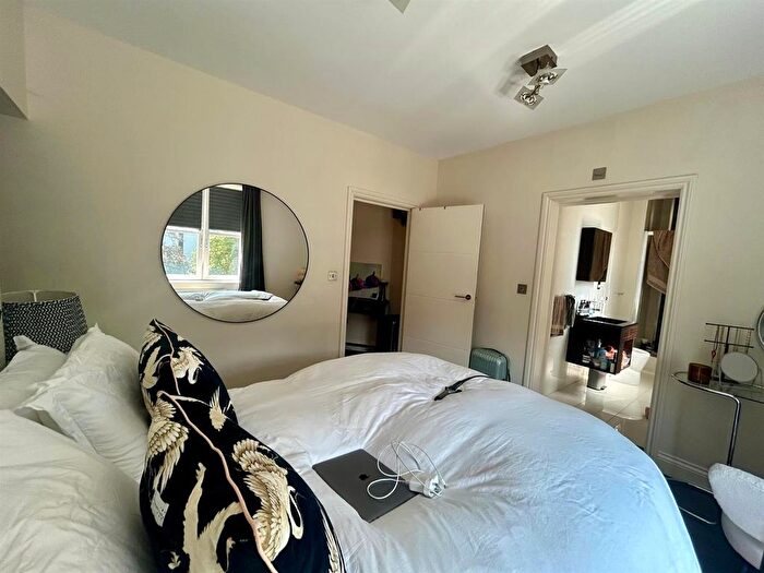 2 Bedroom Flat To Rent In Crescent Road, London, N8