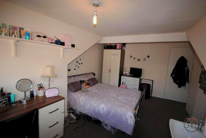 4 Bedroom House To Rent In Queens Road, Leeds, LS6