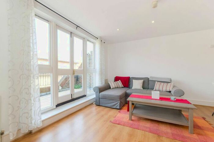 3 Bedroom Maisonette To Rent In Dawes Road, Fulham Broadway, London, SW6