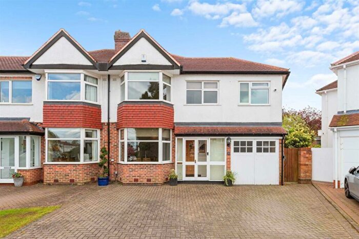 5 Bedroom Semi-Detached House For Sale In The Close, Solihull, B92