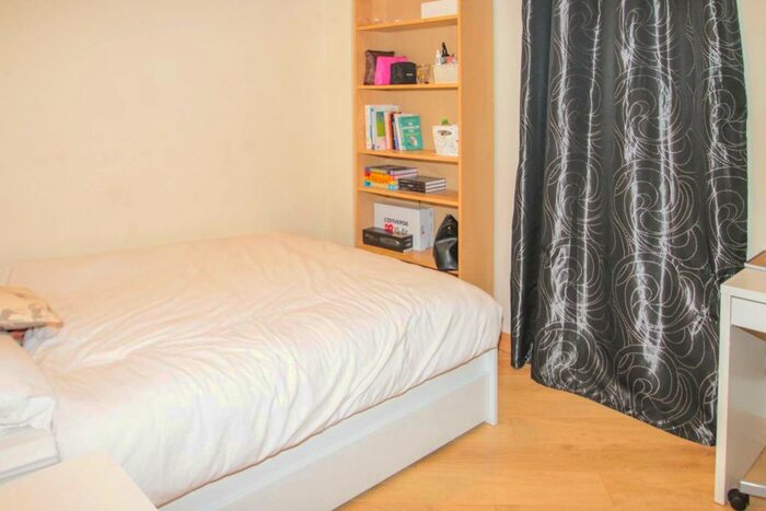 2 Bedroom Flat To Rent In Printing House Square, The Bars, Guildford, GU1