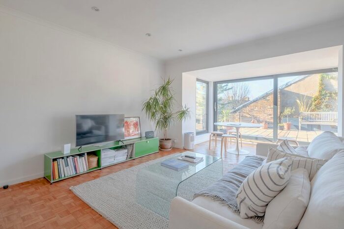 2 Bedroom Property To Rent In Lndn-S - Skipworth Road, London . Bills Included., E9