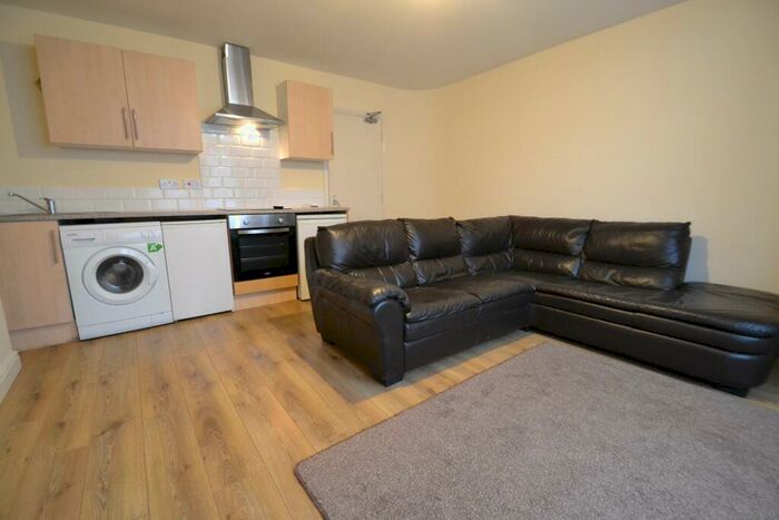 1 Bedroom Flat To Rent In Marlborough Road, Penylan, Cardiff, CF23